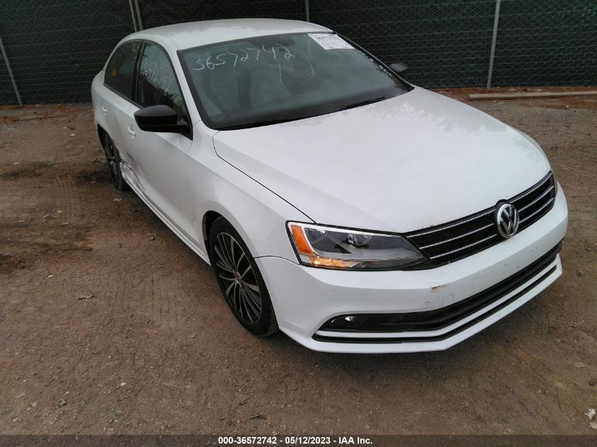 2015 VOLKSWAGEN JETTA SEDAN 1.8T SPORT - 3VWD17AJ2FM347895