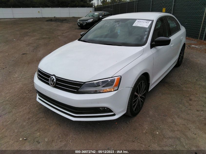 2015 VOLKSWAGEN JETTA SEDAN 1.8T SPORT - 3VWD17AJ2FM347895