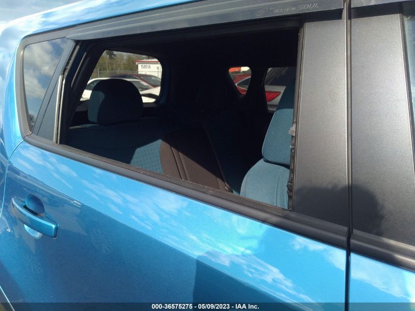 2015 KIA SOUL + - KNDJP3A56F7153574