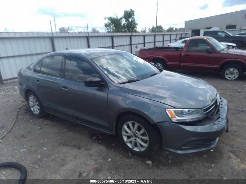 Lot #2573020964 2015 VOLKSWAGEN JETTA 1.8T SE salvage car