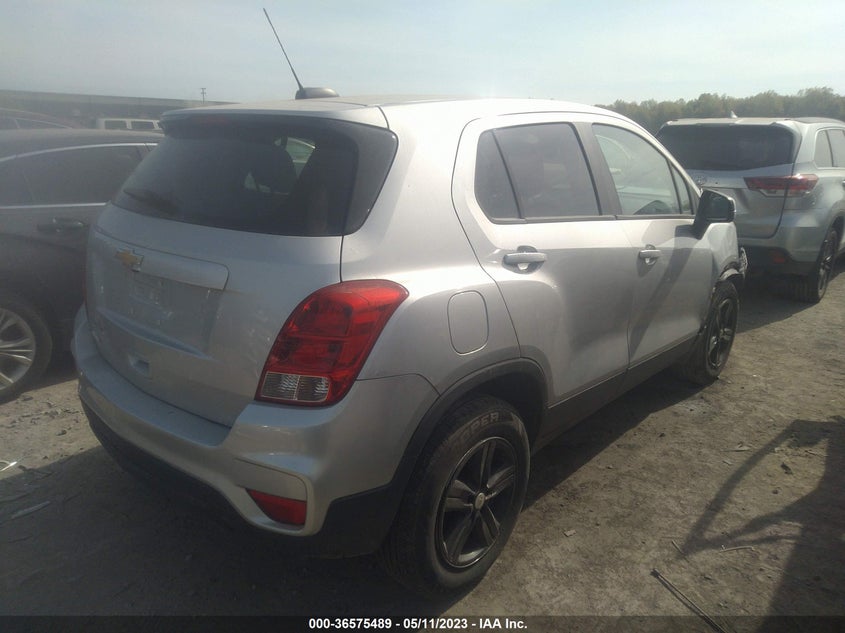 VIN KL7CJNSBXJB520537 2018 CHEVROLET TRAX LS
