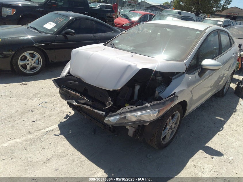 VIN 3FADP4BJ3JM121975 2018 FORD FIESTA SE