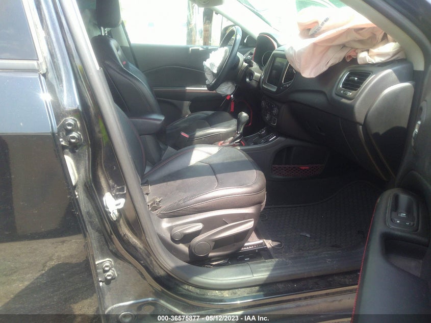 VIN 3C4NJDDB8JT129419 2018 JEEP COMPASS TRAILHAWK