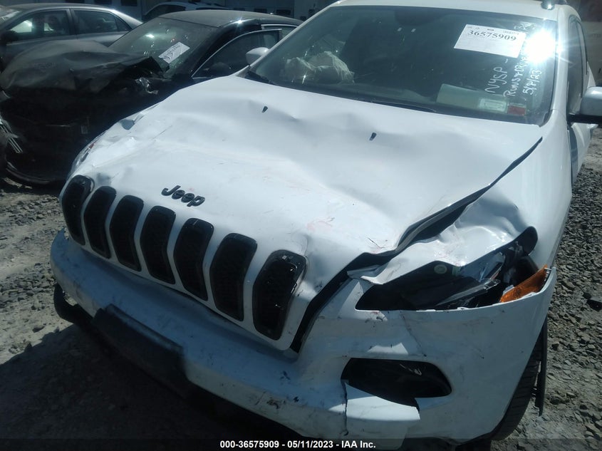 VIN 1C4PJMCB7JD555568 2018 JEEP CHEROKEE LATITUDE