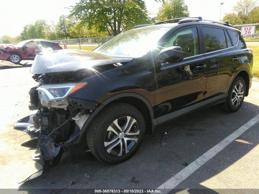 VIN 2T3BFREV3JW715349 2018 TOYOTA RAV4 LE