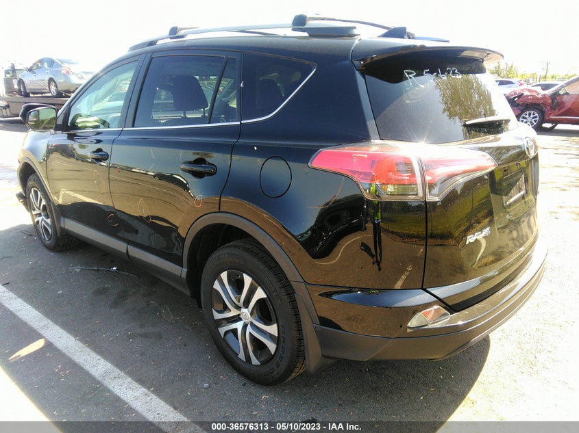 VIN 2T3BFREV3JW715349 2018 TOYOTA RAV4 LE