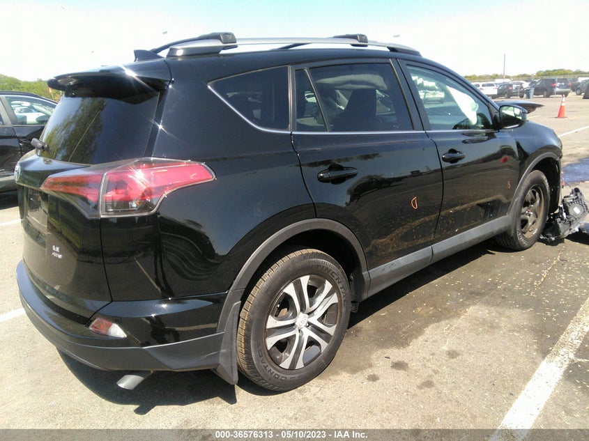 VIN 2T3BFREV3JW715349 2018 TOYOTA RAV4 LE