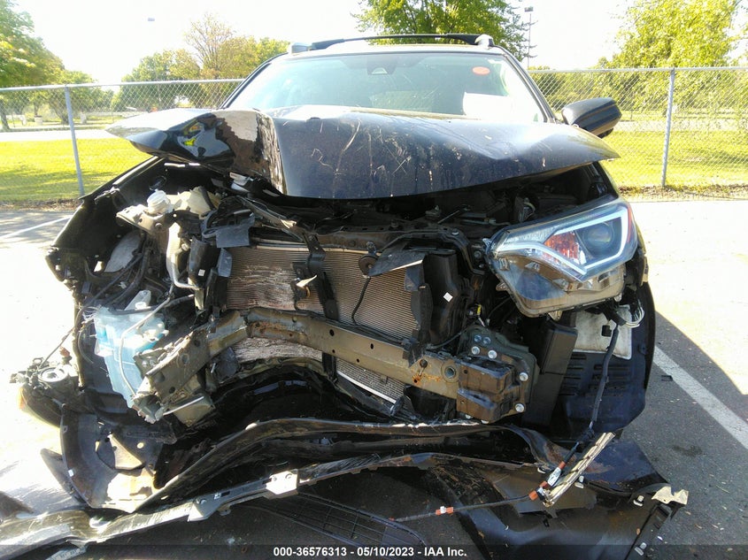 VIN 2T3BFREV3JW715349 2018 TOYOTA RAV4 LE