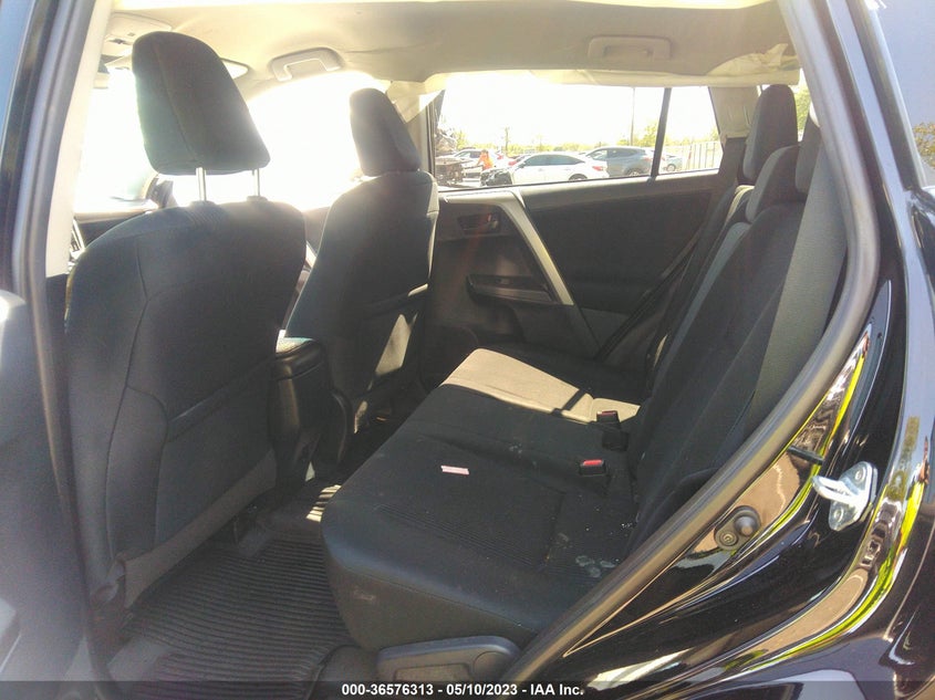 VIN 2T3BFREV3JW715349 2018 TOYOTA RAV4 LE