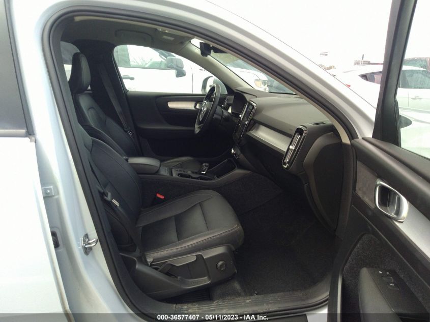 2020 VOLVO XC40 MOMENTUM YV4AC2HKXL2278715