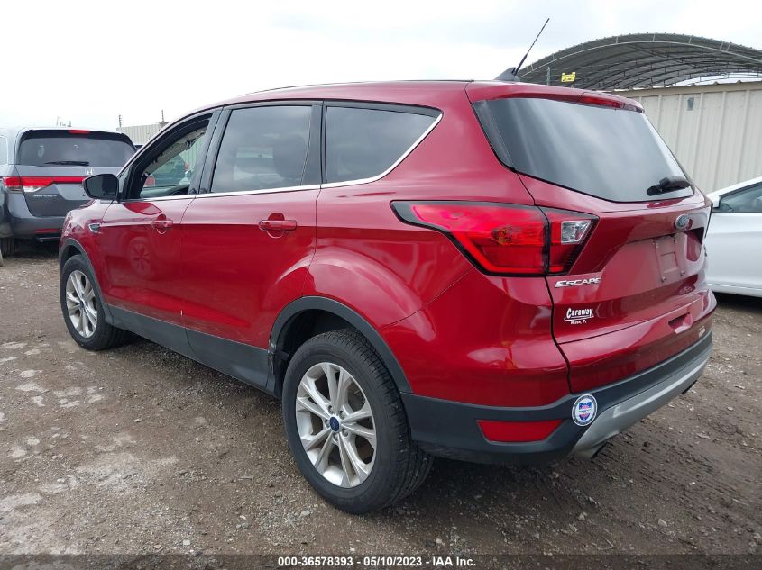 2019 FORD ESCAPE SE - 1FMCU0GD0KUB77942