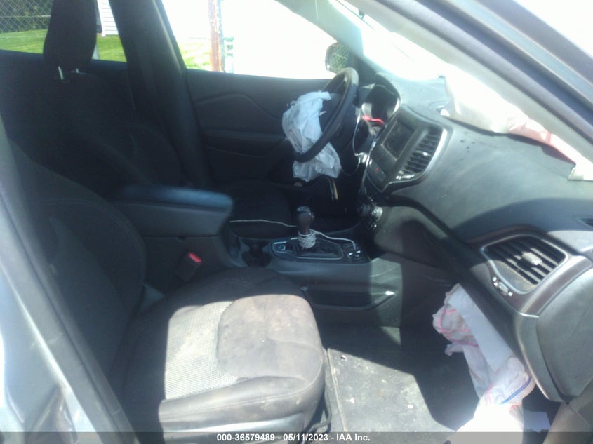 VIN 1C4PJLCX6KD359208 2019 JEEP CHEROKEE LATITUDE