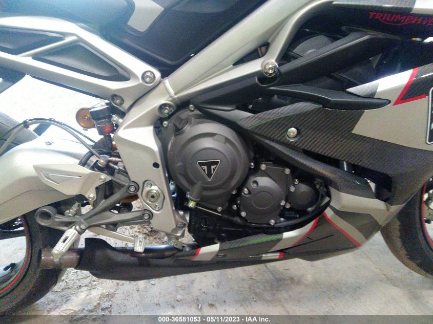 2021 TRIUMPH MOTORCYCLE DAYTONA MOTO2 765 - SMTA204K3MJAC8692