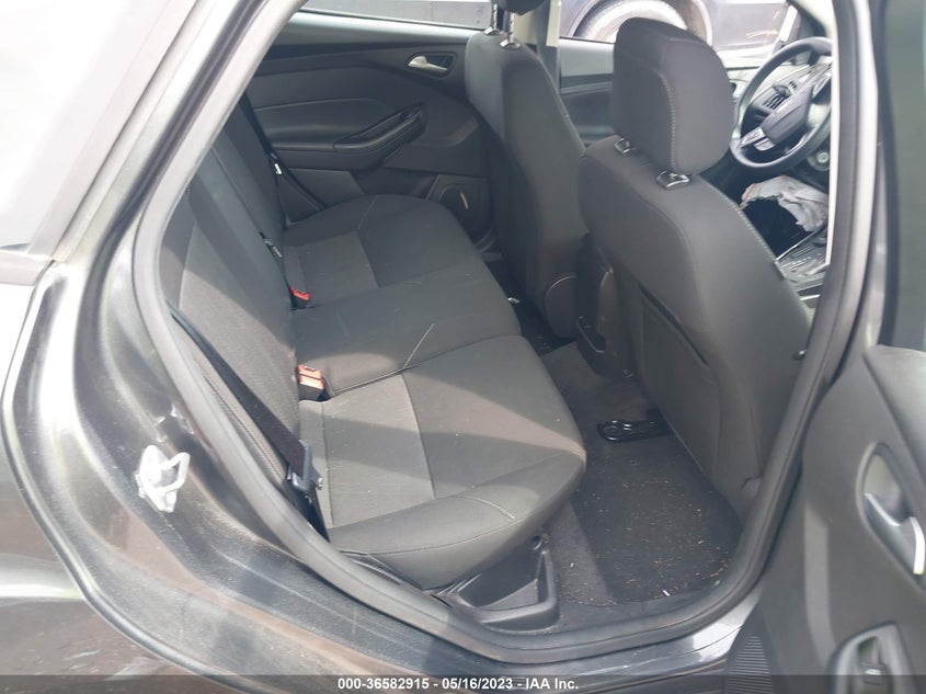 VIN 1FADP3K2XJL207451 2018 FORD FOCUS SE