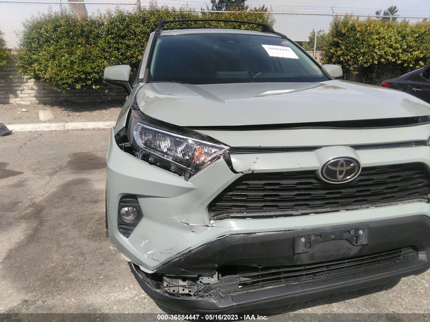 VIN 2T3W1RFV9KW003086 2019 TOYOTA RAV4 XLE