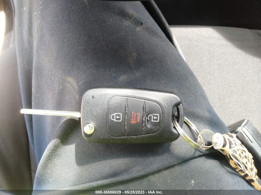2013 KIA SOUL + - KNDJT2A64D7533010