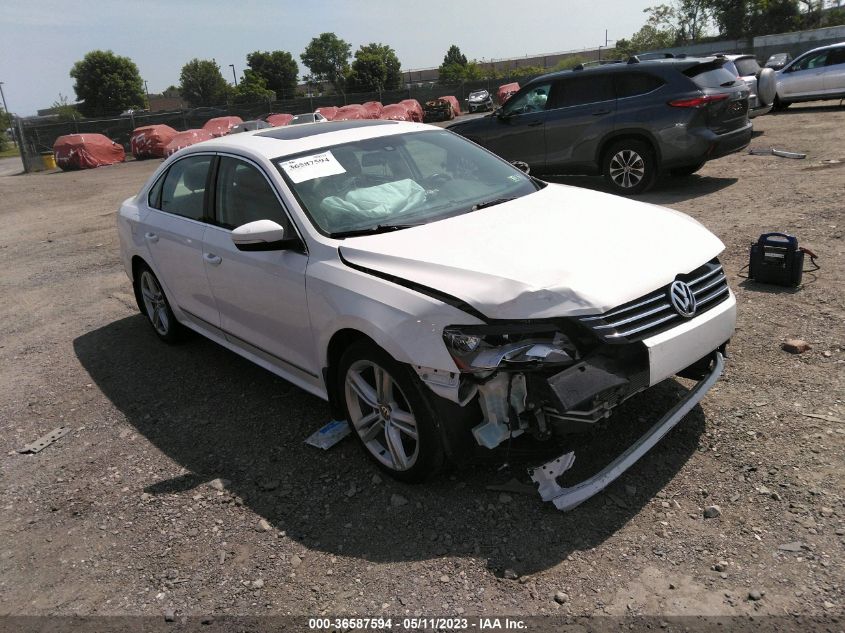 2015 VOLKSWAGEN PASSAT 1.8T SE W/SUNROOF & NAV - 1VWBT7A36FC054652