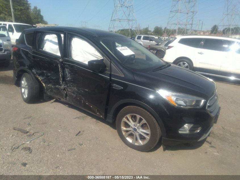 2017 FORD ESCAPE SE - 1FMCU9GD9HUC06089