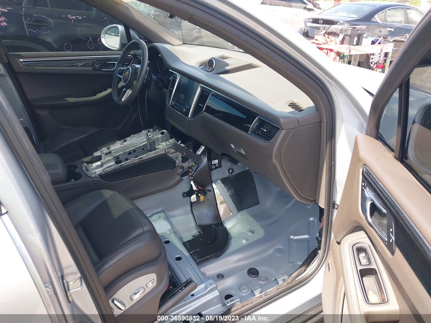 VIN WP1AA2A56JLB02263 2018 PORSCHE MACAN
