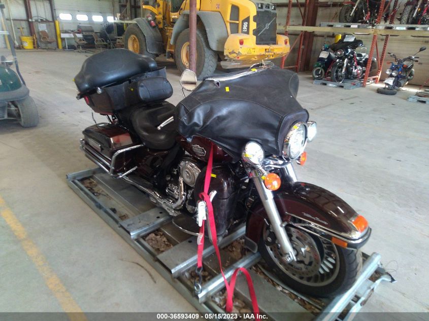 2011 HARLEY-DAVIDSON FLHTCU - 1HD1FC413BB612576