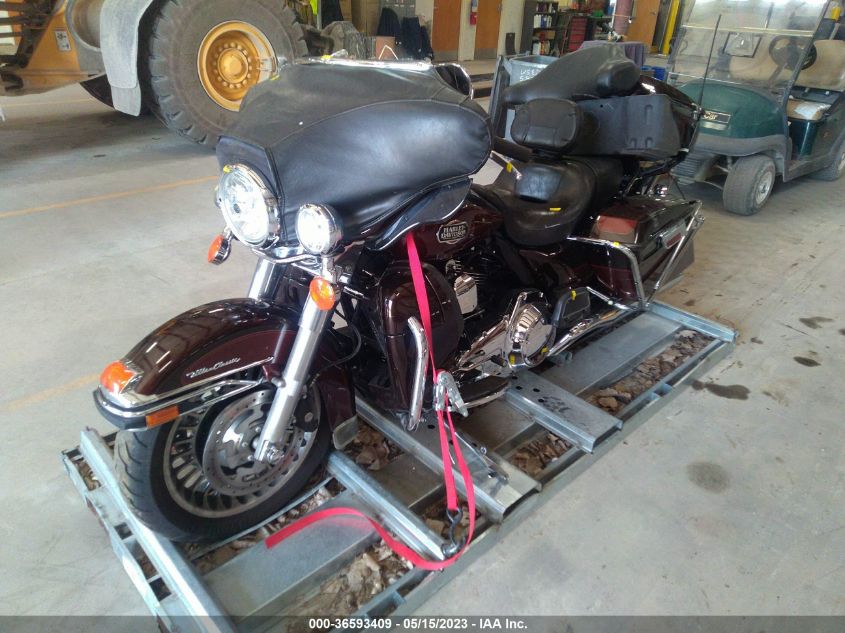 2011 HARLEY-DAVIDSON FLHTCU - 1HD1FC413BB612576