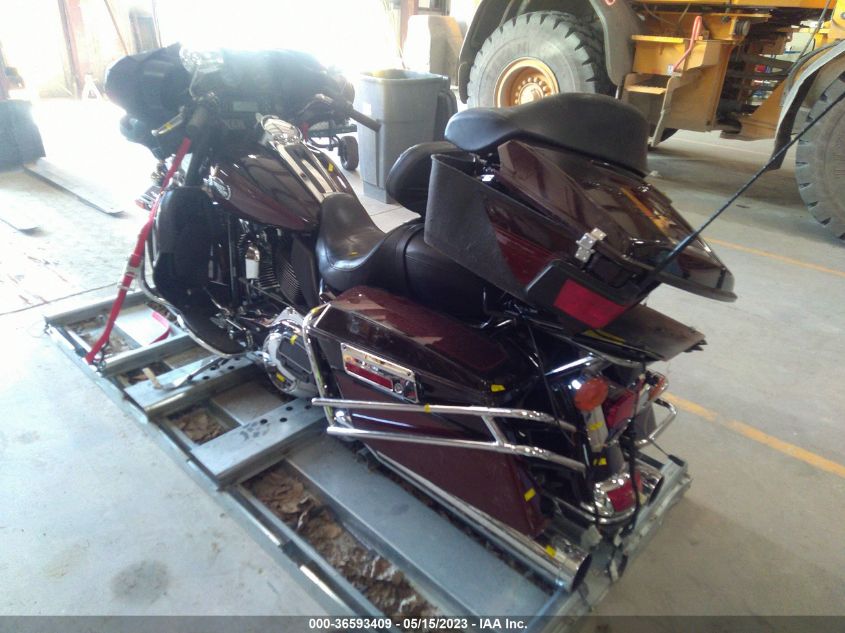 2011 HARLEY-DAVIDSON FLHTCU - 1HD1FC413BB612576
