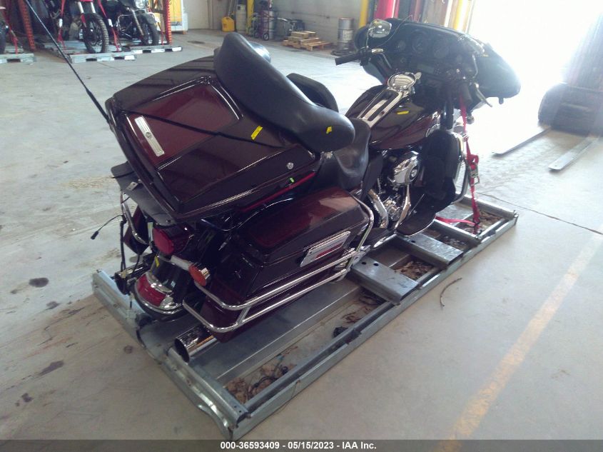 2011 HARLEY-DAVIDSON FLHTCU - 1HD1FC413BB612576