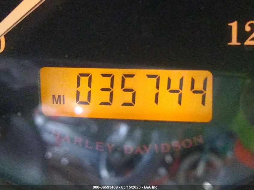 2011 HARLEY-DAVIDSON FLHTCU - 1HD1FC413BB612576
