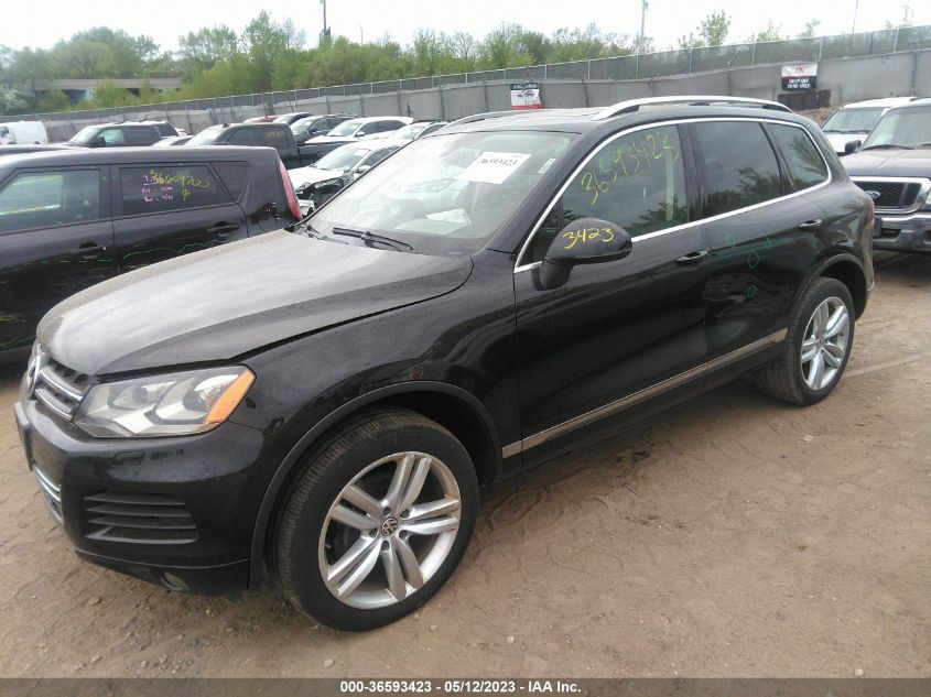 2013 VOLKSWAGEN TOUAREG EXEC WVGEP9BP0DD012160