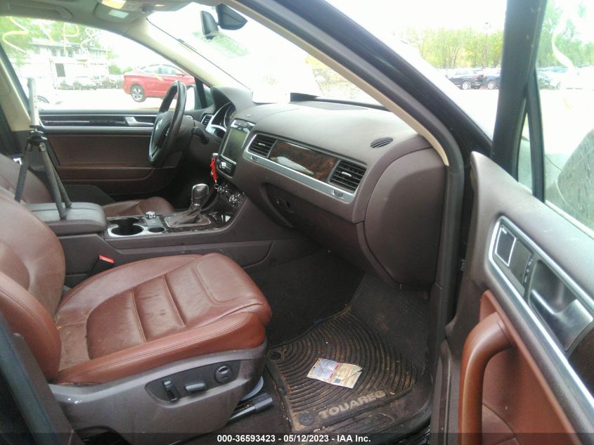 2013 VOLKSWAGEN TOUAREG EXEC WVGEP9BP0DD012160