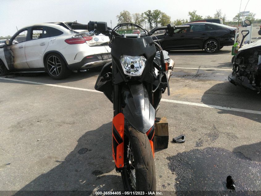 2022 KTM 690 SMC R VBKLSV404NM725145