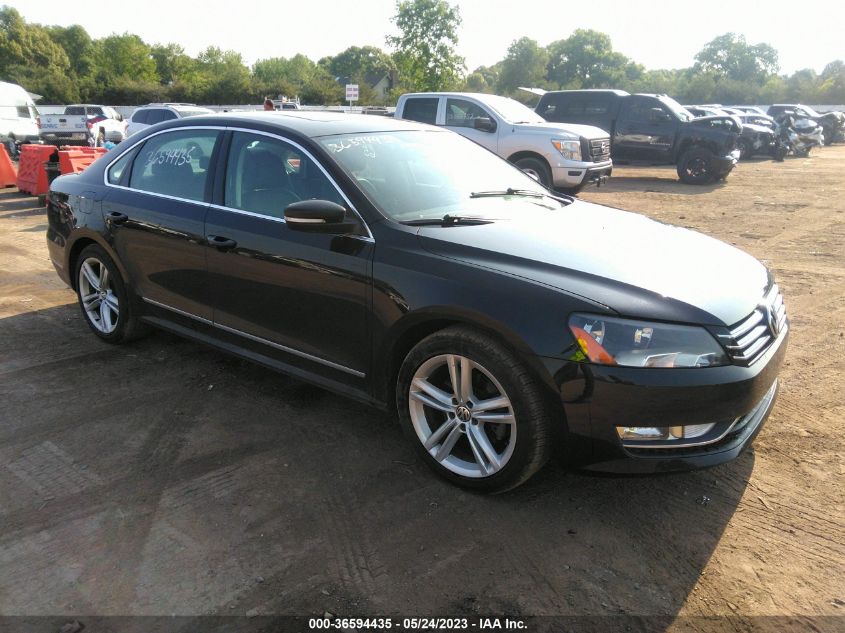 2015 VOLKSWAGEN PASSAT 1.8T SE W/SUNROOF & NAV - 1VWBT7A33FC020927