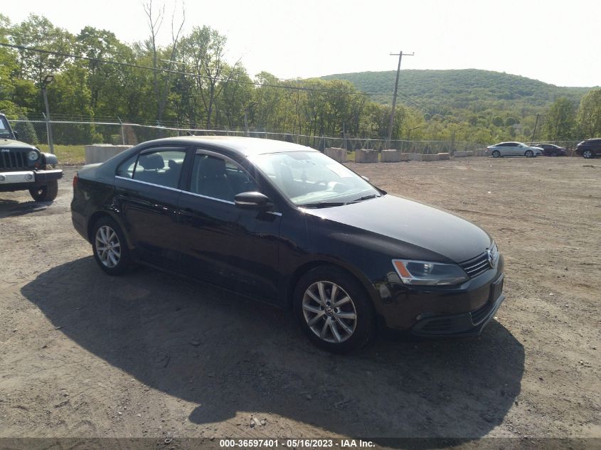 2014 VOLKSWAGEN JETTA SEDAN SE W/CONNECTIVITY - 3VWB17AJ3EM411528