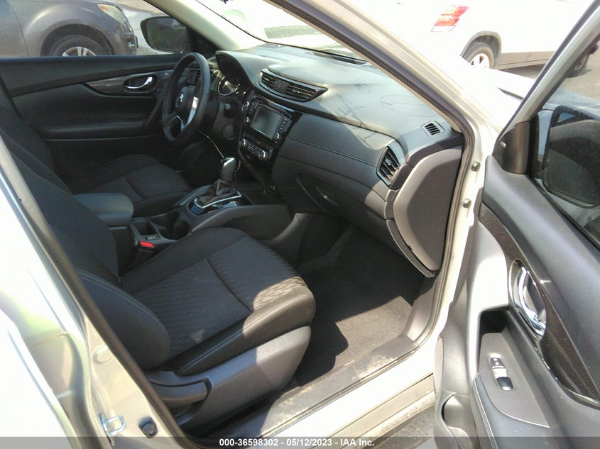 VIN KNMAT2MT3JP620555 2018 NISSAN ROGUE SV