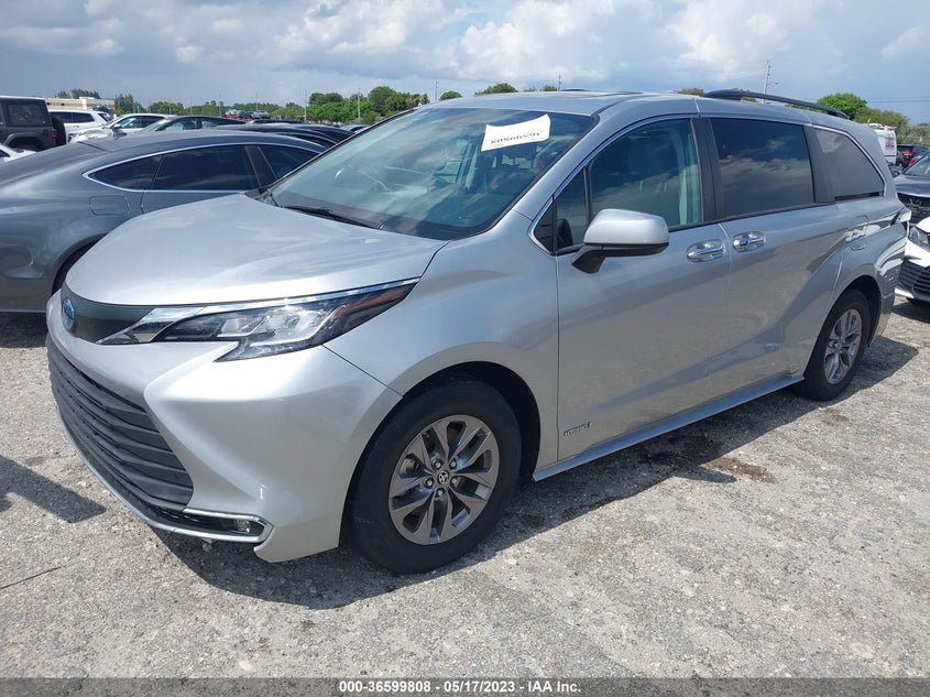 VIN 5TDYRKEC2MS050098 2021 TOYOTA SIENNA XLE