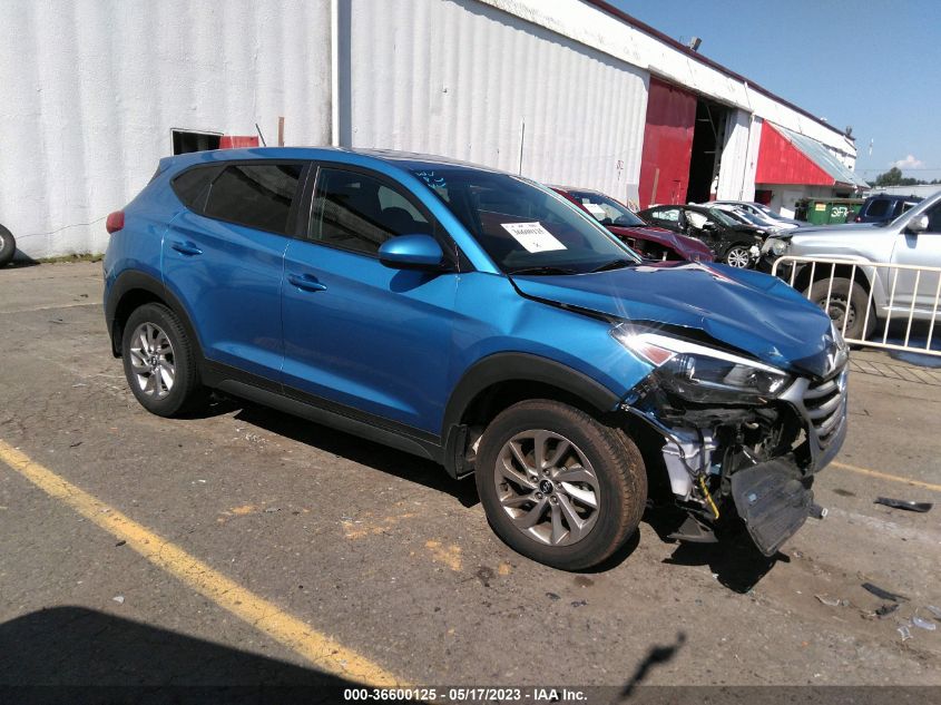 2017 HYUNDAI TUCSON SE - KM8J23A44HU575574