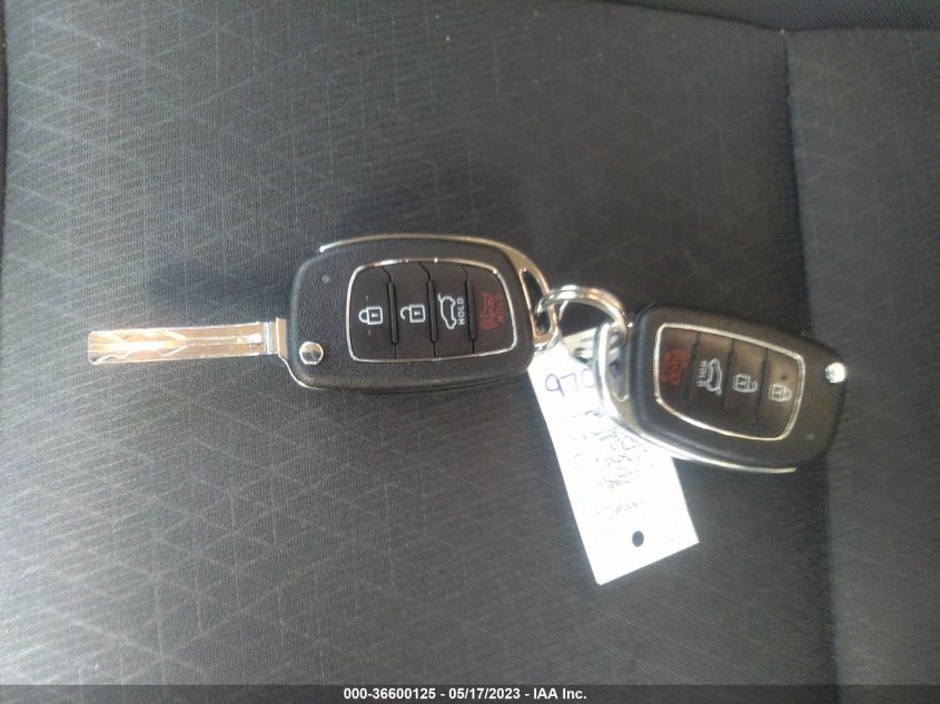 2017 HYUNDAI TUCSON SE - KM8J23A44HU575574