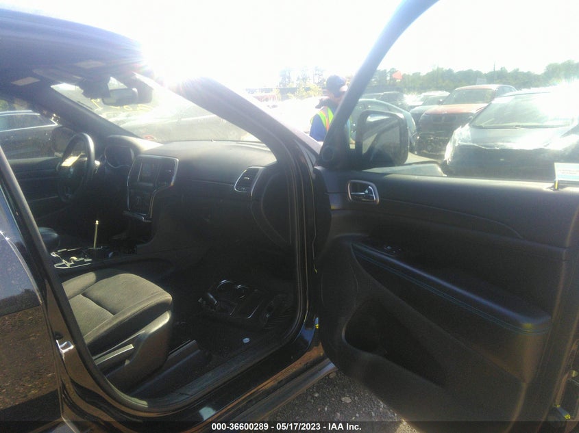 VIN 1C4RJFAG9JC393869 2018 JEEP GRAND CHEROKEE UPLAND