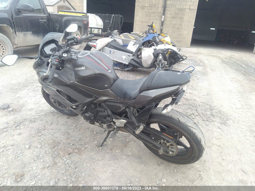 VIN ML5EXEN1XNDA72952 2022 KAWASAKI EX650 N