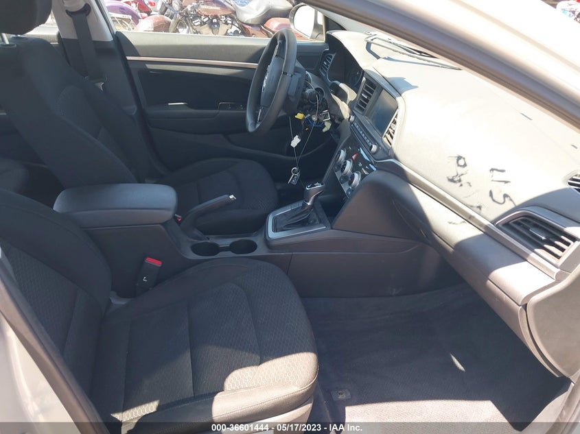 VIN KMHD84LF9KU772621 2019 HYUNDAI ELANTRA SEL