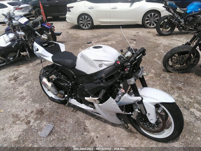 2019 SUZUKI GSX-R600 - JS1GN7FA7K7100108
