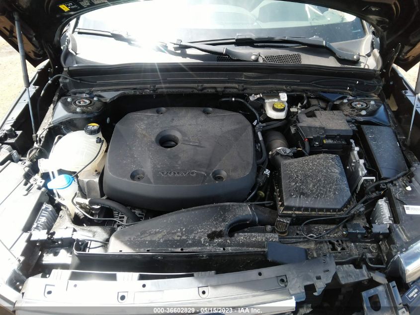 2022 VOLVO XC40 MOMENTUM YV4162UK1N2739963