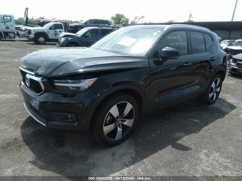 2022 VOLVO XC40 MOMENTUM YV4162UK1N2739963