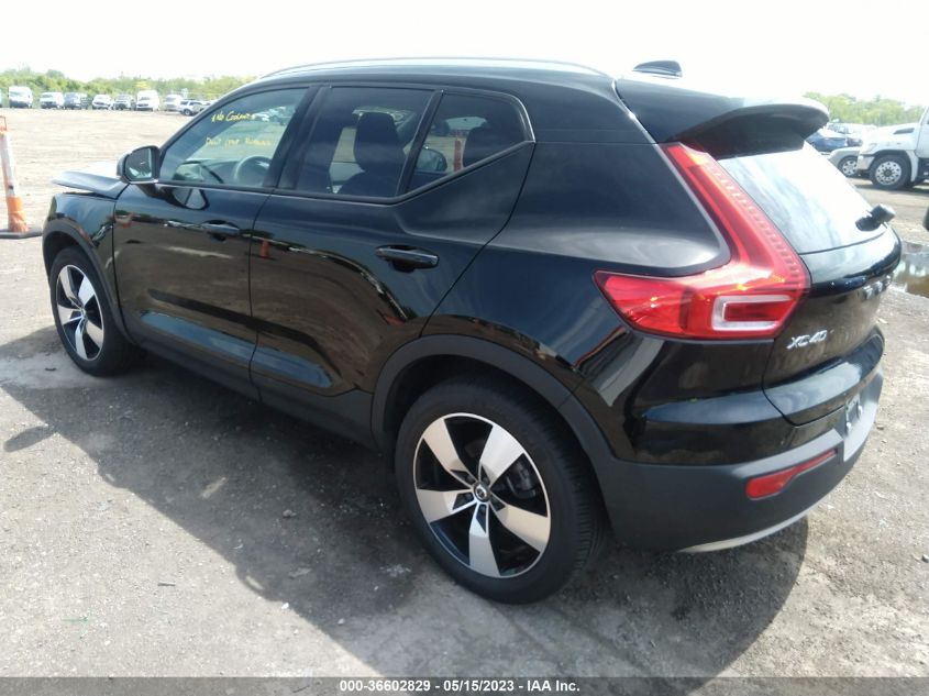 2022 VOLVO XC40 MOMENTUM YV4162UK1N2739963