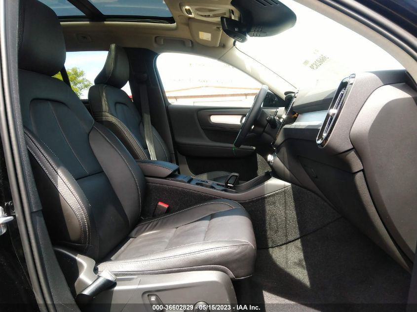 2022 VOLVO XC40 MOMENTUM YV4162UK1N2739963