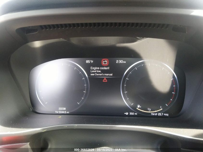 2022 VOLVO XC40 MOMENTUM YV4162UK1N2739963