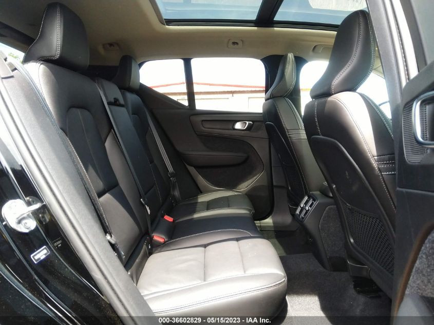 2022 VOLVO XC40 MOMENTUM YV4162UK1N2739963