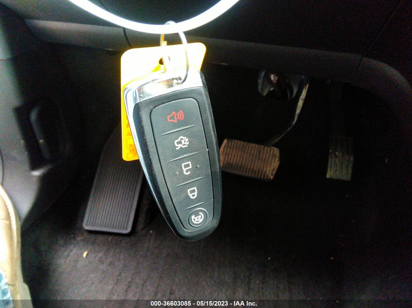 VIN 1FMCU0JD9HUD08593 2017 FORD ESCAPE TITANIUM