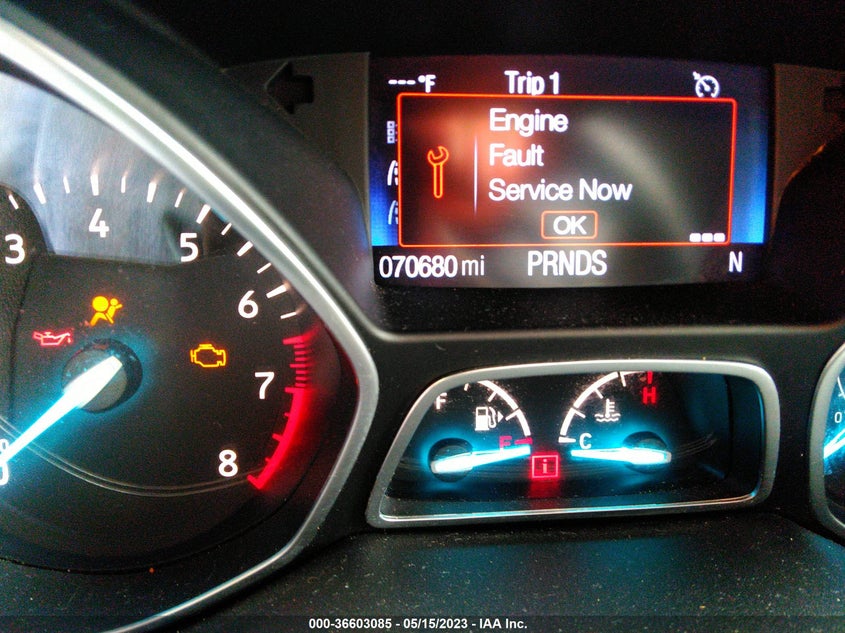 VIN 1FMCU0JD9HUD08593 2017 FORD ESCAPE TITANIUM