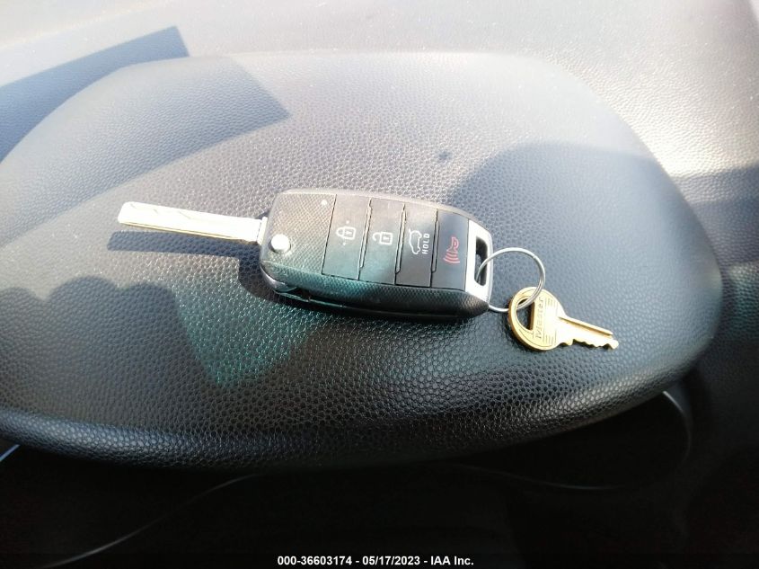 2016 KIA SOUL + - KNDJP3A50G7238153